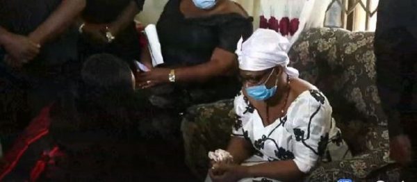 Tears flow as Nana Ama McBrown kneels before Bernard Nyarko’s mother [photo]