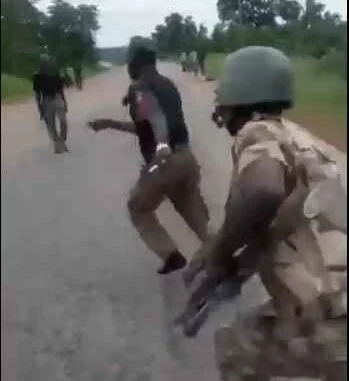 Soldiers Beat Policemen For Extorting Motorist