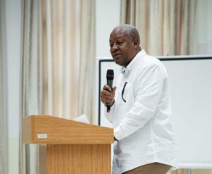 Your hypocrisy over economic statistics annoying – Mahama to economic experts