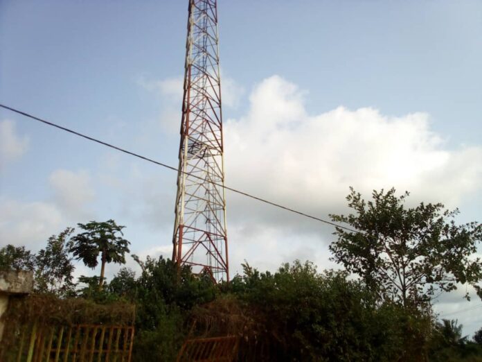 assembly chases glo to dismantle mast at awiebo