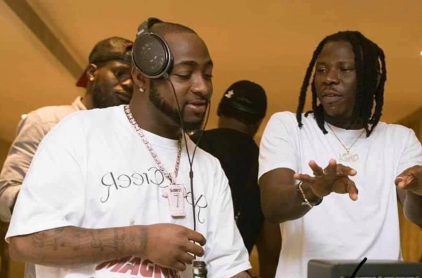 davido wishes stonebwoy a happy birthday while performing at 02 arena concert