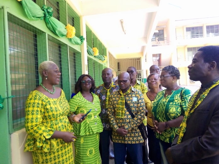 1982 year group of ebenezer shs hands over renovated classroom to school