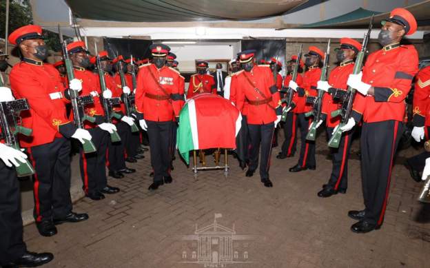 mourners in kenya to view ex president kibakis body