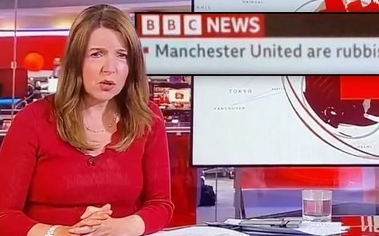 bbc apologises after manchester united are rubbish appears on screen