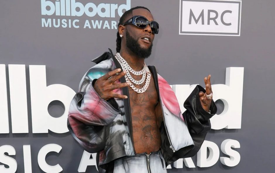 burna boy performs at the 2022 billboard music awards scaled