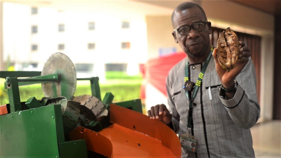 knust researcher develops eco friendly mechanised cocoa splitter scaled