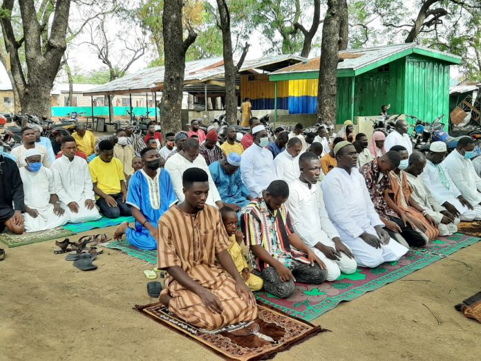 separate ramadan prayers held in ho