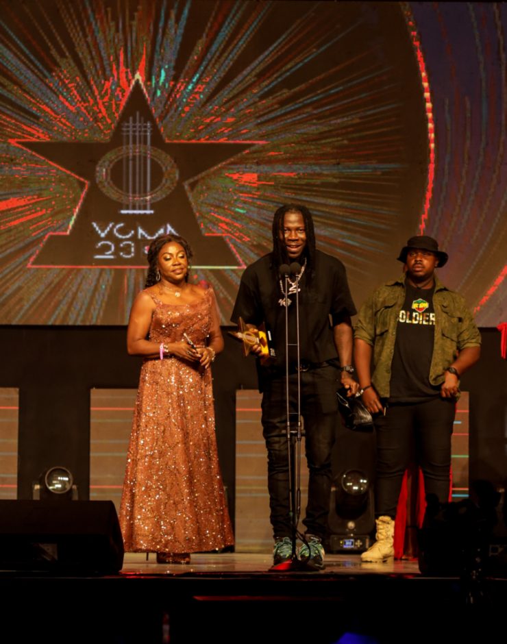 vodafone ghana honours stonebwoy with vodafone green award at 23rd edition of vgma scaled