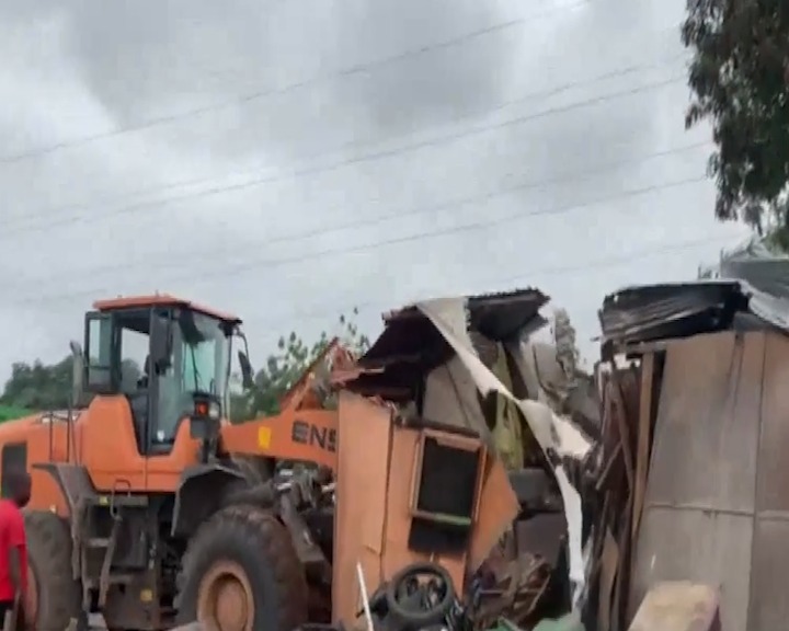 Squatters in Bawaleshie express their anger to the media