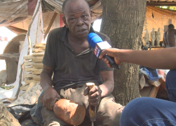 73-year-old artisan talks about how he makes a living from carving