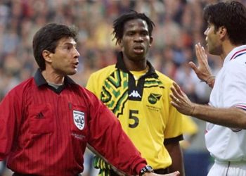 Referee suspended for using spectator’s mobile phone to disallow goal