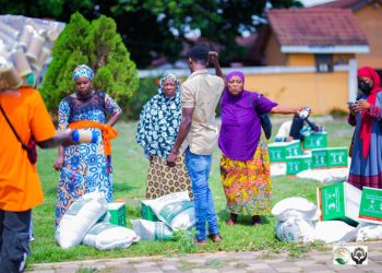 Saudi government provides parcels to Muslims ahead of Ramadan