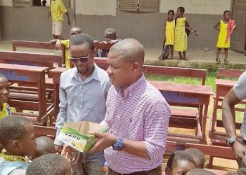 Appianyinasehene donates furniture to Juabeng basic schools
