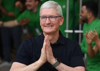 Apple CEO Tim Cook inaugurates first store in India