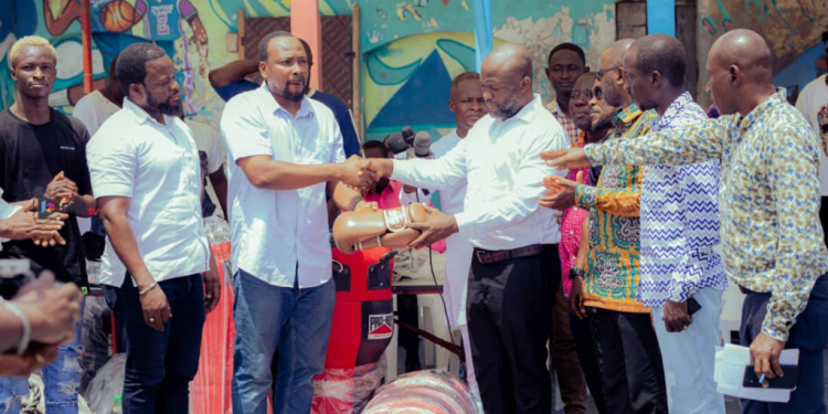former accra mayor adjei sowah donates to boxing associations to develop grassroots boxing