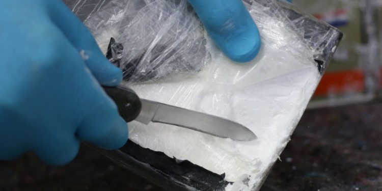 guinea seizes 1 5 tonnes of cocaine