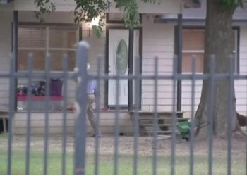 Gunman kills five, including child, at Texas home