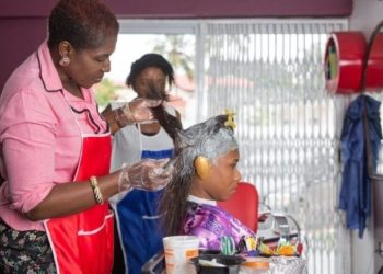 Hairdressers receive equipment at Yendi