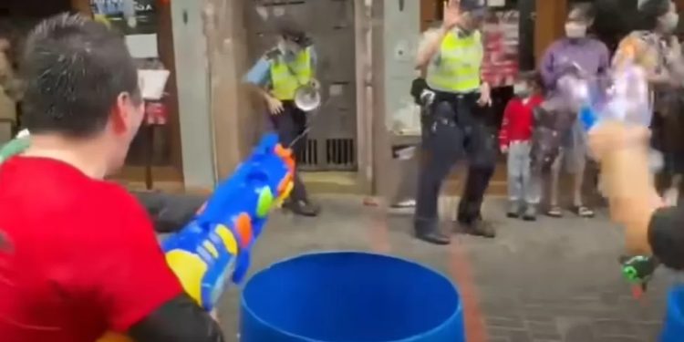 hong kong arrests 2 for shooting water guns at police