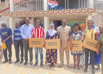 John Kumah gives scholarships to brilliant students in Ejisu constituency