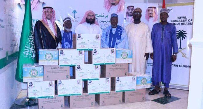 king salman bin abdul aziz al saud presents dates to ghanaian muslims