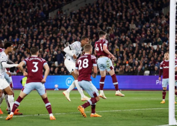 Liverpool fight back to win at West Ham