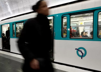 Metro driver investigated for Paris platform death