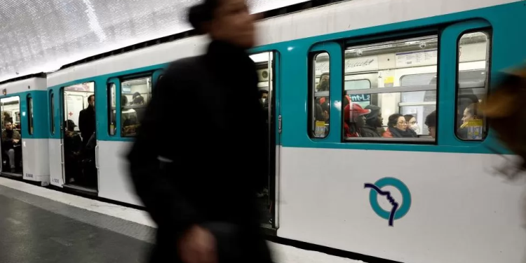 metro driver investigated for paris platform death