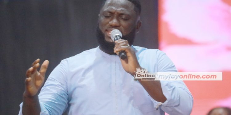 mogmusic leads hundreds in worship at joy corporate worship 2023