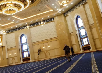 New capital’s lavish mosque angers Egyptians facing poverty