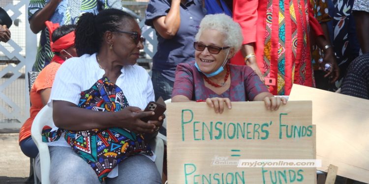 pensioner bondholders to resume picking at finance ministry over unpaid coupons