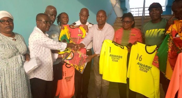 percy kwesi amuah donates to handball association of ghana