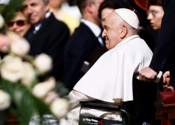 Pope Francis appeals to Russians on Ukraine, decries Middle East violence in Easter message