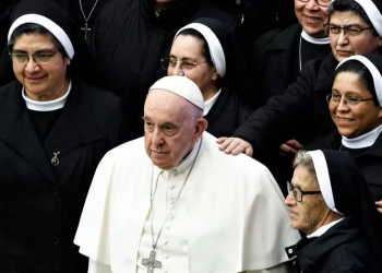 Pope Francis gives women historic right to vote at meeting