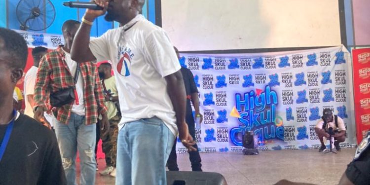 Sarkodie thrills students at Yaa Asantewaa Girls Senior High School 1 sarkodie thrills students at yaa asantewaa girls senior high school