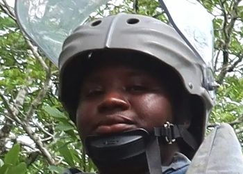 The women hunting for explosives left from civil war