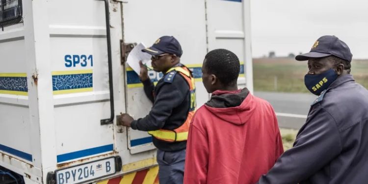 why is south africa not renewing 160000 zimbabwean work permits