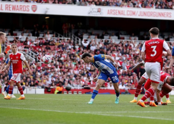 Arsenal lose to Brighton to leave Man City on brink