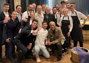 Barack Obama and friends surprise Barcelona restaurant