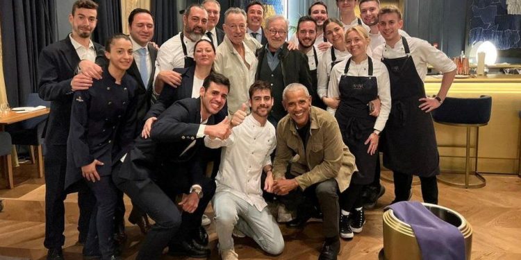 barack obama and friends surprise barcelona restaurant