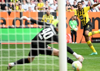 Borussia Dortmund go 2 points clear of Bayern heading into final day