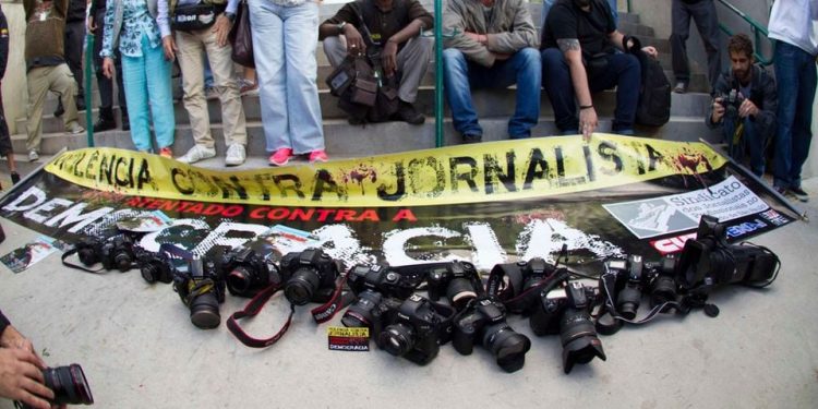 day without news in guinea as media snub junta