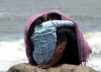 Delhi Metro: To kiss or not – the taboo around public affection in India