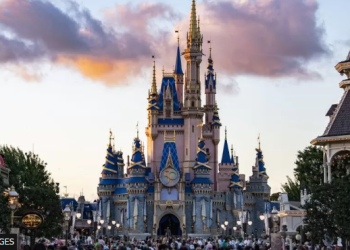 Disney scraps $867m Florida plan amid Ron DeSantis feud