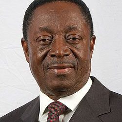 Dr Kwabena Duffour congratulates Mahama