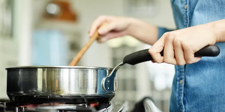 Energy bills in UK set to stay high despite price cap cut 1 energy bills in uk set to stay high despite price cap cut