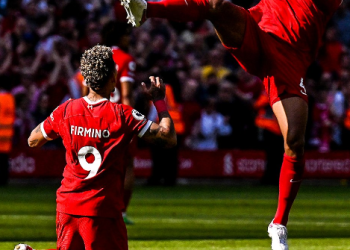 Firmino scores last-gasp equaliser to keep Liverpool Champions League hopes alive