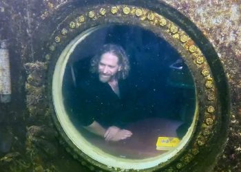 Florida professor breaks record for time spent living underwater
