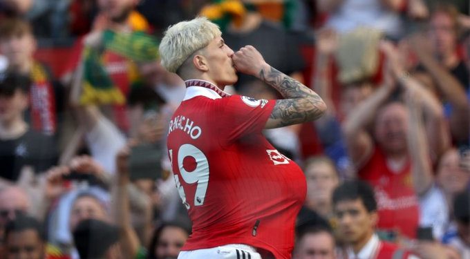 garnacho scores on return to action as manchester united beat wolves