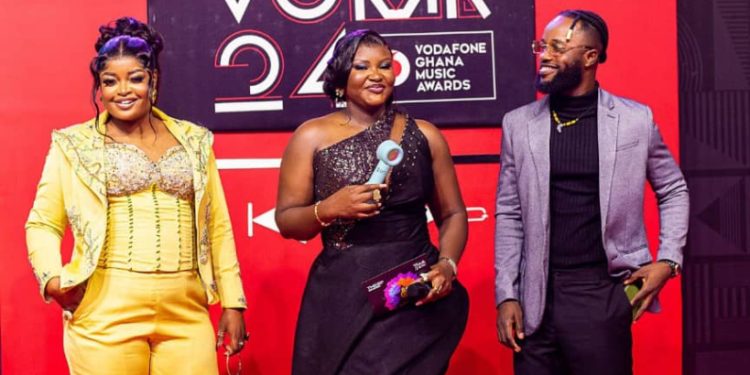 how shegah graced the red carpet at 24th vgma